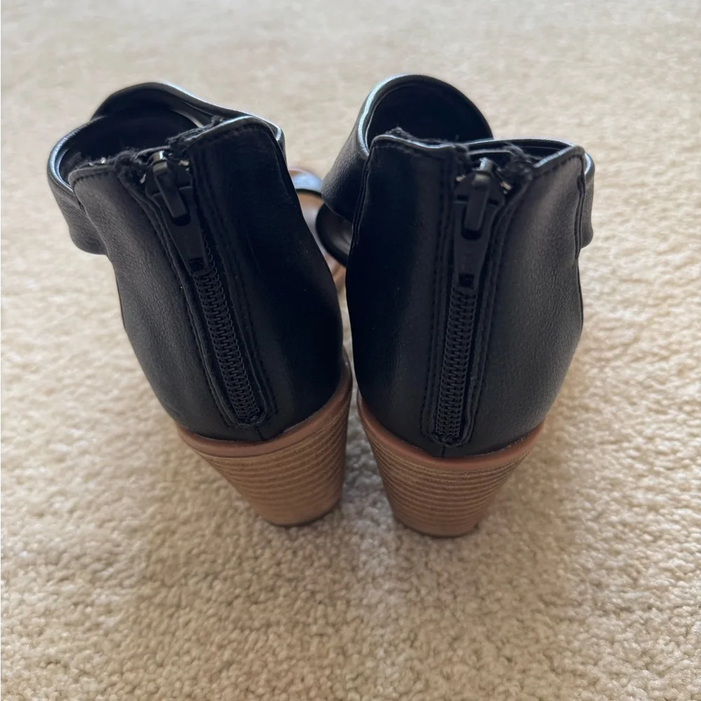 🖤Eurosoft Black Faux Leather Brown Wedge Sandals 🖤 - Picture 6 of 10